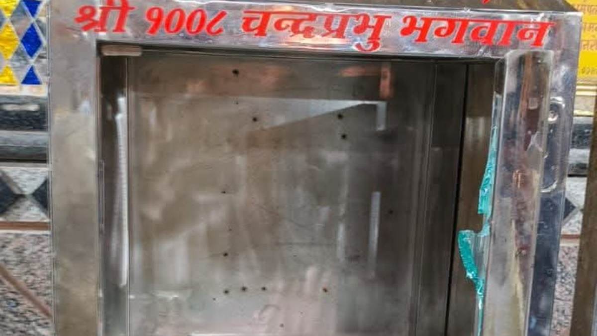 दतिया में जैन तीर्थ स्थल सोनागिर मंदिर से मूर्तियां और सिंहासन उठा ले गए चोर, दान पेटी भी तोड़ी