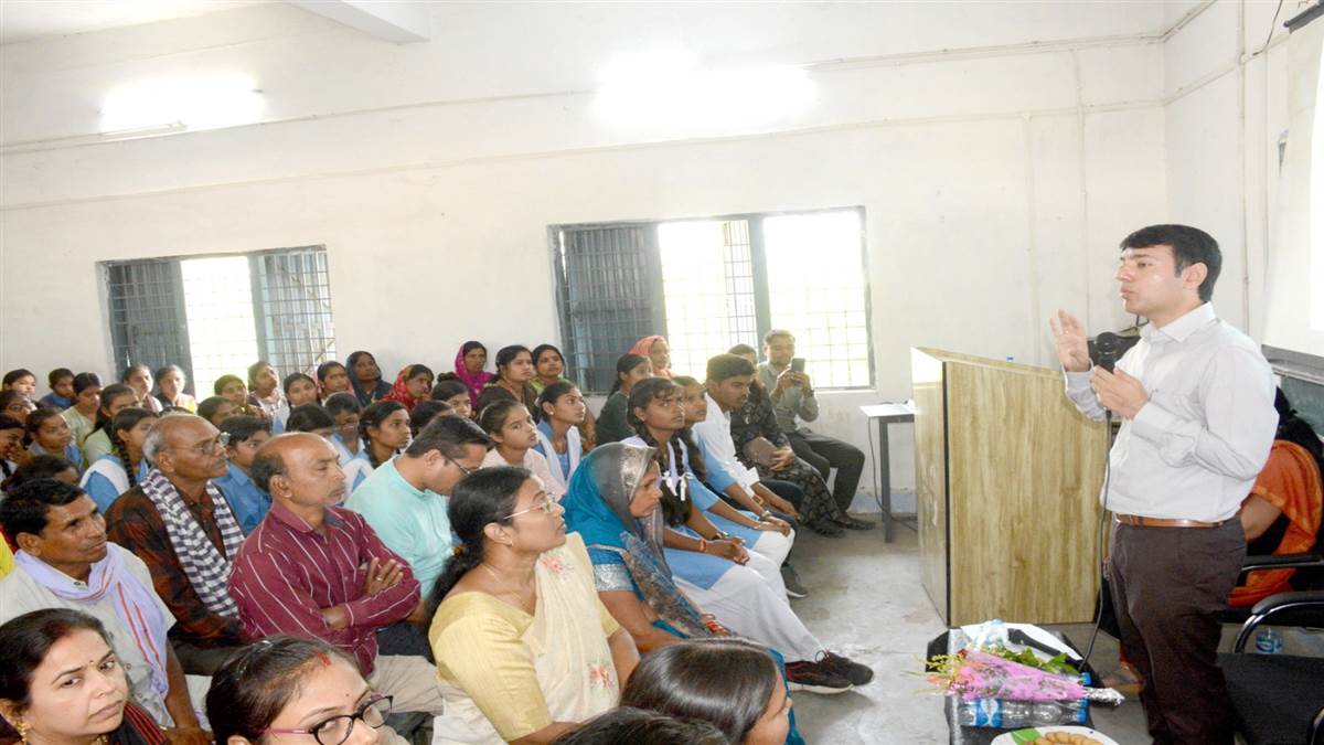 Janjgir-champa News : जिंदगी में दूसरा मौका भी मिलता है इसलिए निराश न हो: कलेक्टर