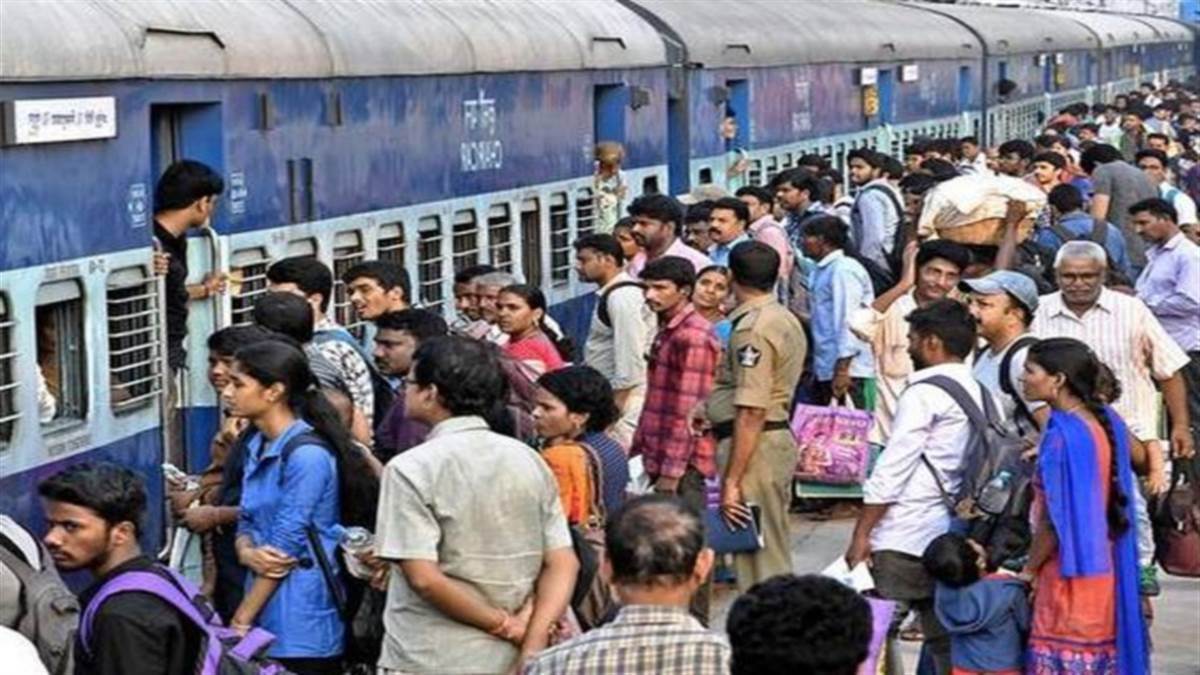 Gwalior News:  गर्मी की छुट्टियों में ट्रेनों में मारामारी, 72 बर्थ के स्लीपर कोच में 200 तक यात्री
