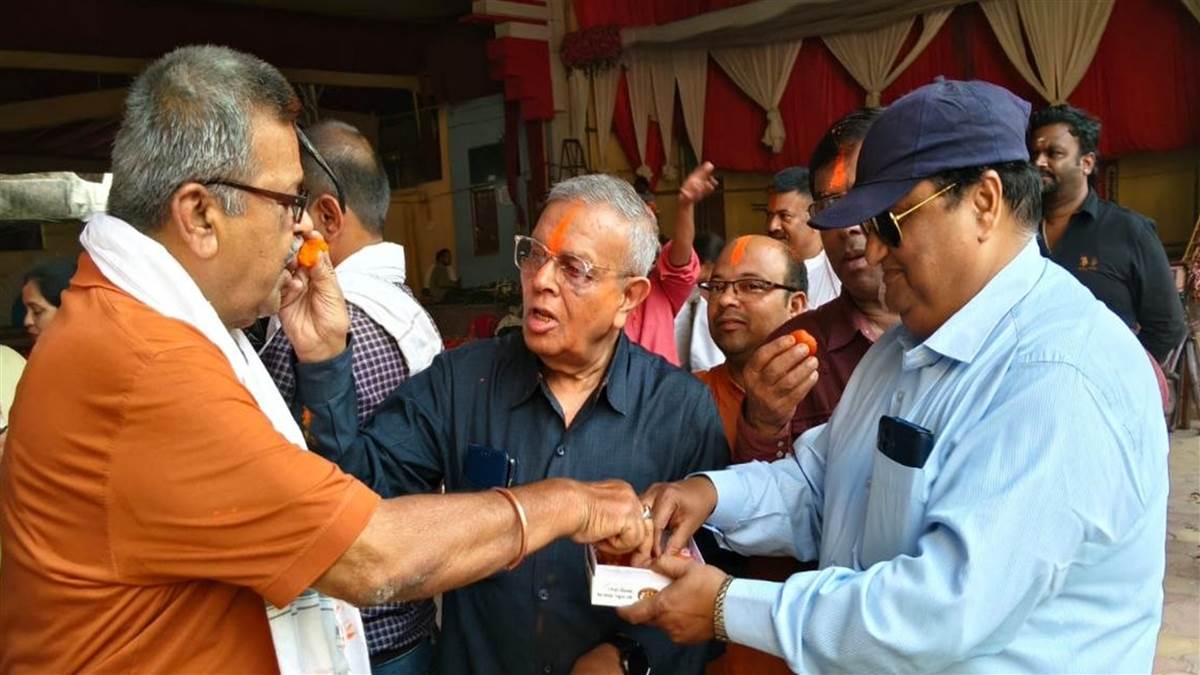 बंगाल समेत तीन राज्यों में खिला कमल, जीत पर जबलपुर में सिंदूर खेला, मनाया जश्‍न