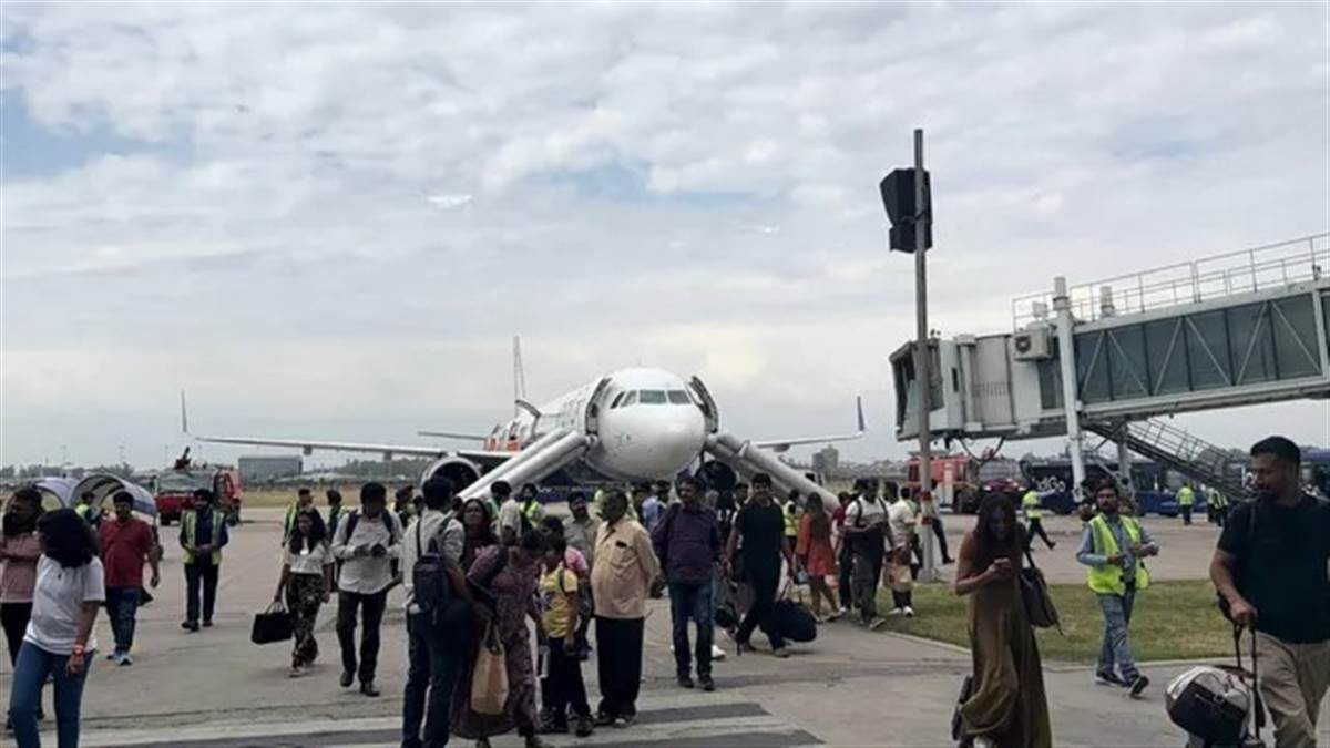 इंडिगो फ्लाइट की लैंडिंग के बाद यात्री के पावर बैंक में ब्लास्ट, 5 यात्री घायल, मची अफरातफरी