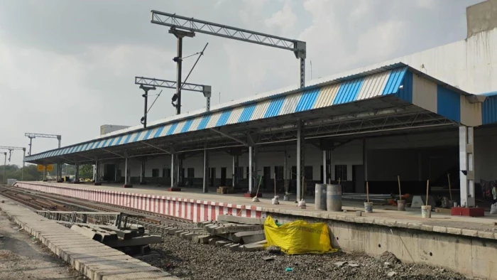 इंदौर के लक्ष्मीबाईनगर रेलवे स्टेशन का पुराना भवन जल्द टूटेगा, नए भवन में स्थानांतरित होगा स्टेशन मास्टर विजुअल डिवाइस यूनिट