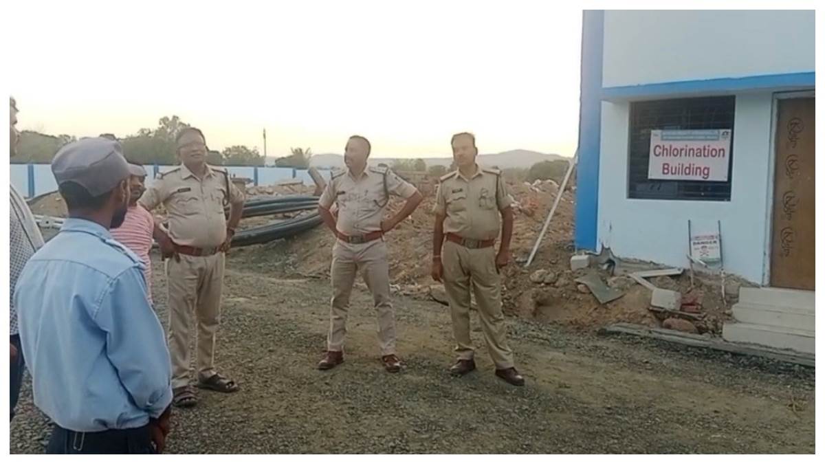 मंडला में क्रेन से कार्य के दौरान लोहे का एंगल गिरने से गार्ड की मौत, मजदूर घायल