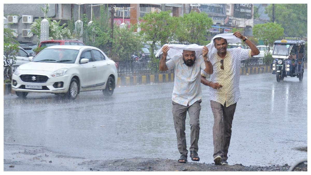 जबलपुर सहित संभाग के जिलों में कहीं-कहीं पड़ सकती हैं तेज हवा के साथ बौछारें