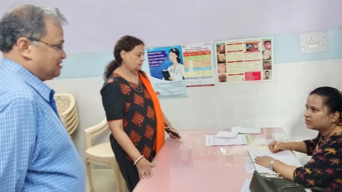 हेल्थ सेंटर की शर्मनाक हरकत! पद्मश्री प्राप्त डॉक्टर की पत्नी को नहीं लगाया रेबीज का टीका, भटकता रहा परिवार
