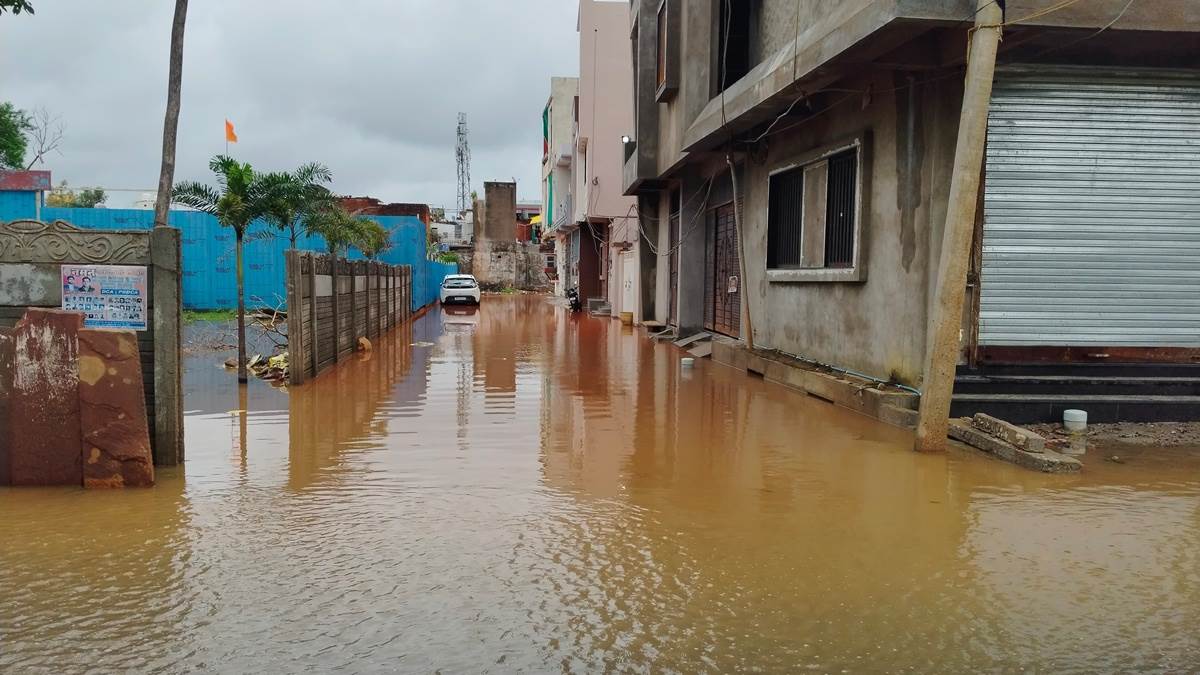 Shivpuri Heavy Rain: शहर से गांव तक बने बाढ़ जैसे हालात, कई रास्ते बंद,...