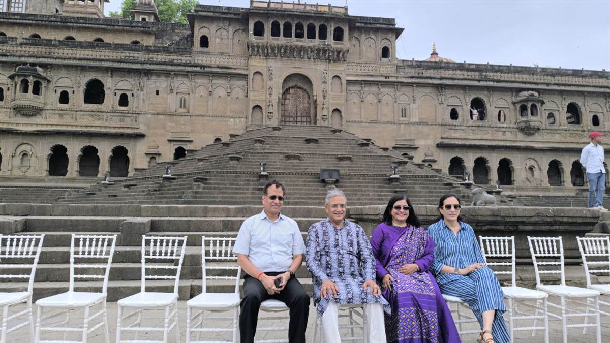 मुख्य निर्वाचन आयुक्त ज्ञानेश कुमार ओंकारेश्वर में ज्योतिर्लिंग दर्शन कर पहुंचे महेश्वर, किले का किया भ्रमण