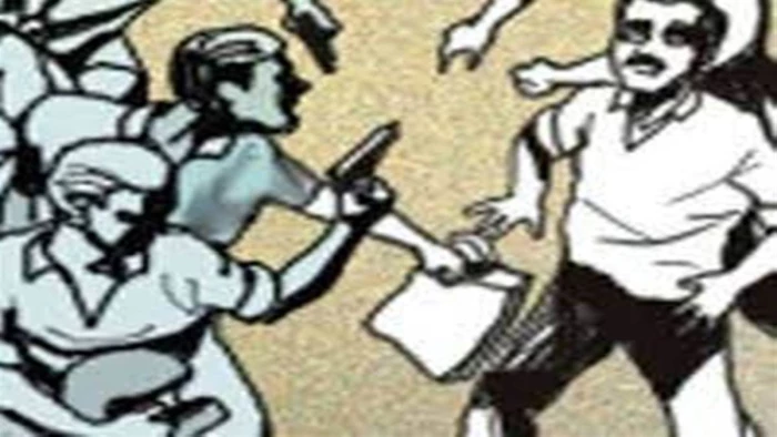 इंदौर में पुलिस थाने के पास में यूएसटीडी गैंग से पुलिसकर्मी बनकर 7 लाख रुपये लूटे