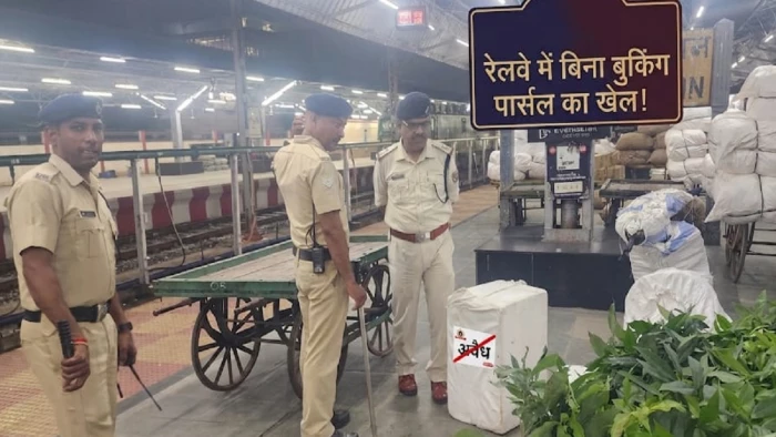 रायपुर रेलवे स्टेशन में बिना बुकिंग पनीर पार्सल का खेल! लिंक एक्सप्रेस से  अंबिकापुर भेजने की थी तैयारी