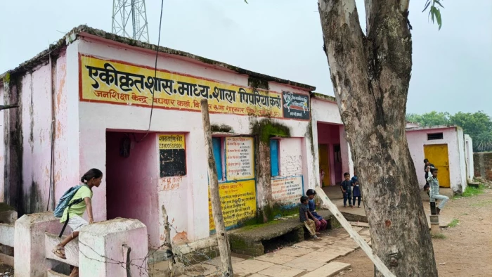 पन्ना में लेट-लतीफी से बच्चों की पढ़ाई चौपट... 10:30 बजे तक ताले में कैद मिला स्कूल, 11 बजे पहुंचते हैं शिक्षक
