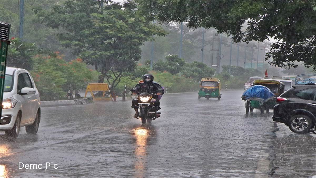 Datia Weather: लंबे अंतराल के बाद हुई बारिश, सूख रही फसलों को मिली संजीवनी