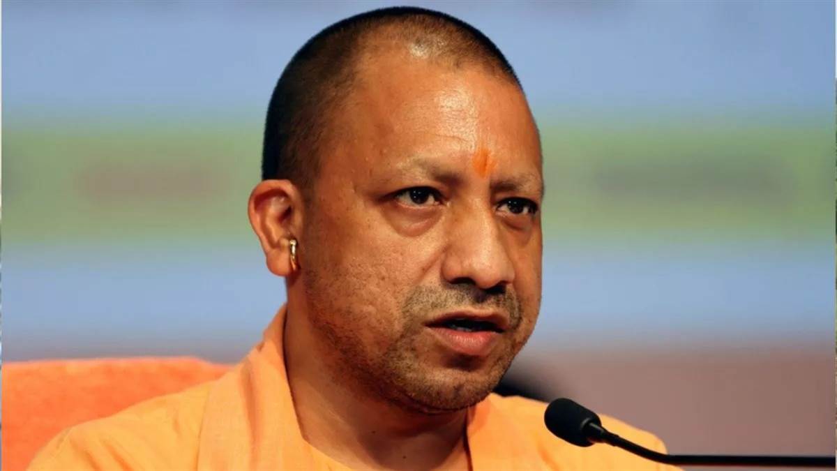 PET परीक्षा के लिए यूपी सरकार की बड़ी तैयारी, चलेंगी 11 हजार बसें और स्पेशल ट्रेनें