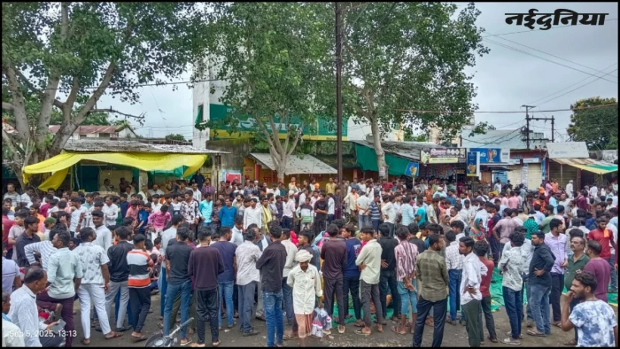 MP में ईद जुलूस के दौरान बवाल, जमानत पर रिहा आरोपी ने बजरंग दल के कार्यकर्ता को धमकाया, हिंदू संगठनों का हंगामा