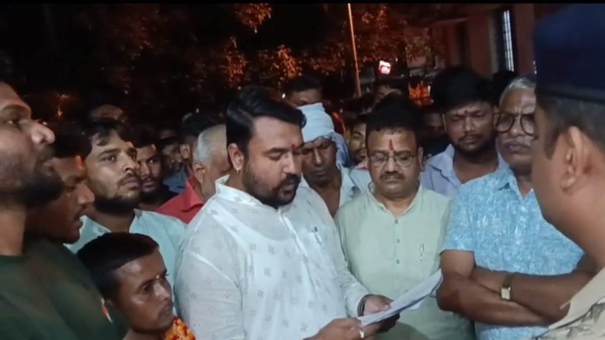 मध्य प्रदेश में ईद जुलूस के मौके पर बवाल,  भगवा ध्वज का किया गया अपमान... पाकिस्तानी गाने बजाने का आरोप