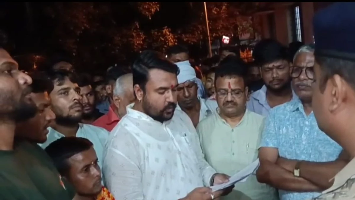 मध्य प्रदेश में ईद जुलूस के मौके पर बवाल,  भगवा ध्वज का किया गया अपमान... पाकिस्तानी गाने बजाने का आरोप