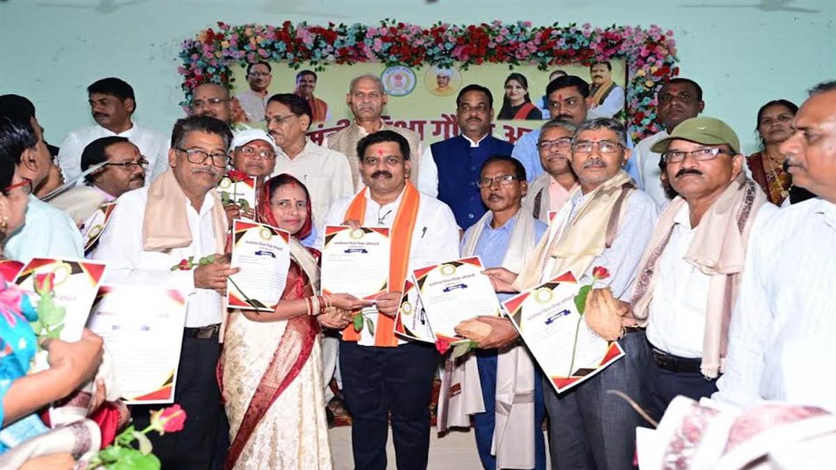 शिक्षक दिवस में अलग अंदाज में दिखे डिप्टी सीएम विजय शर्मा, कहा- मार पड़े दम- दम, विद्या आए छम- छम