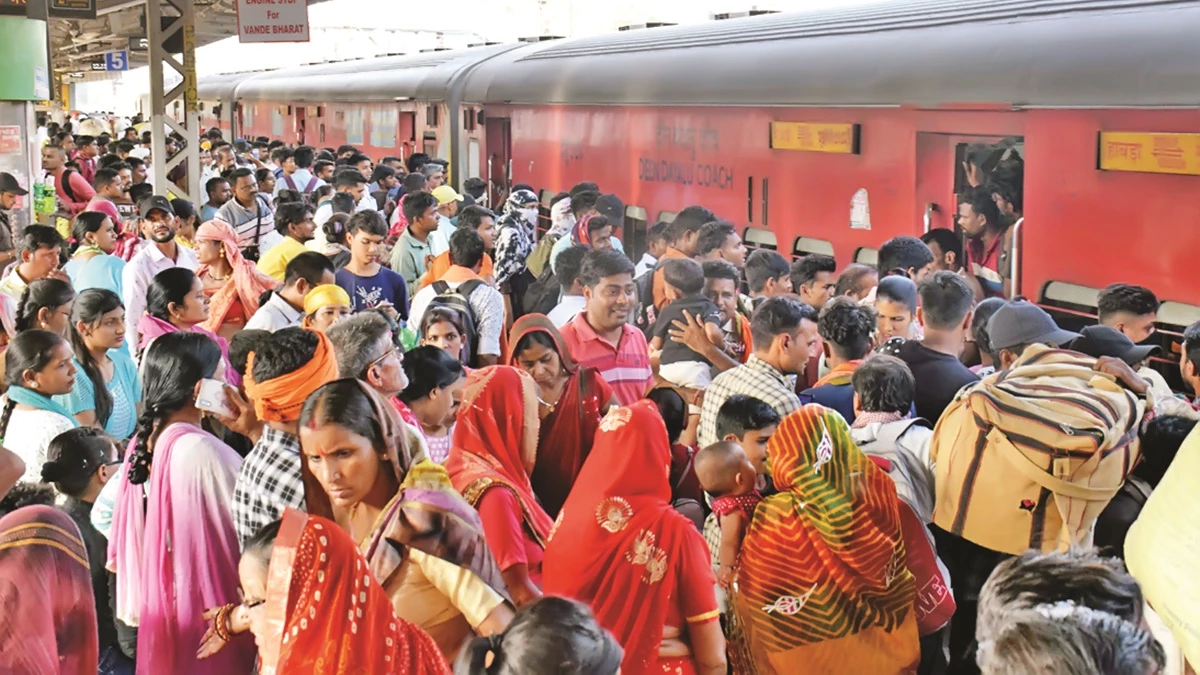 Indian Railway: दिवाली और छठ पर यूपी-बिहार जाने वाले यात्रियों की बढ़ी टेंशन, ट्रेन में वेटिंग 150 के पार