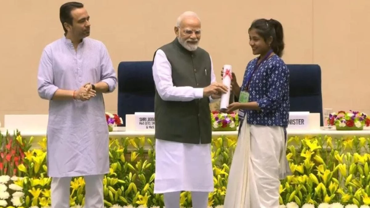MP: बैतूल की आइटीआई छात्रा त्रिशा तावड़े को पीएम मोदी ने किया सम्मानित, सीएम मोहन यादव ने दी बधाई