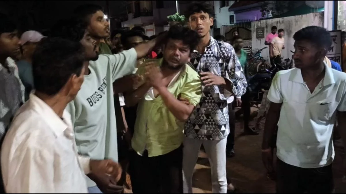 CG News: धमतरी कार ने पैदल यात्री को घसीटा, एक की मौत, पांच से अधिक ग्रामीण घायल