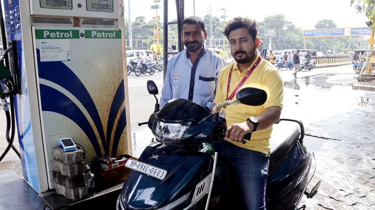 No Helmet No Petrol: इंदौर में बिना हेलमेट मिलने लगा पेट्रोल, आदेश की अवधि हो गई खत्म