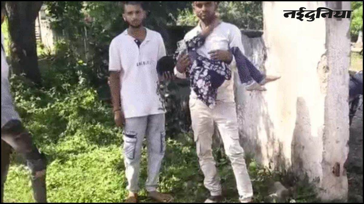 6 साल की बच्ची पर गिरा लोहे का गेट, कमर और मुंह पर आई चोटें, स्ट्रेचर नहीं मिला तो अस्पताल में भटकते रहे पिता