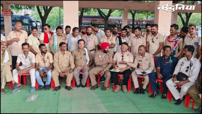 छत्तीसगढ़ में थमेंगे बसों के पहिये, ड्राइवर महासंगठन का बड़ा एलान, अनिश्चितकालीन 'स्टीयरिंग छोड़ अभियान' का फैसला