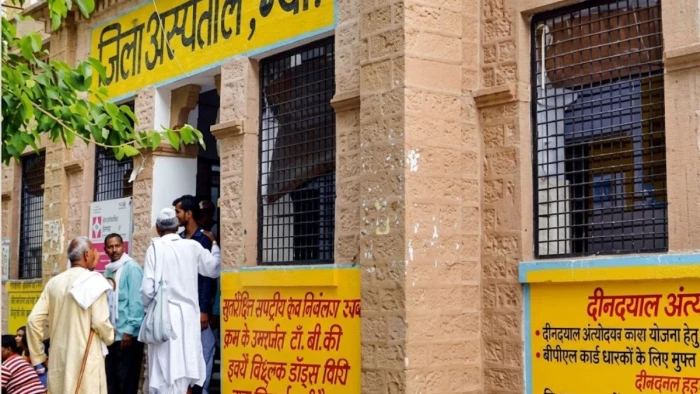 ग्वालियर के जिला अस्पताल मुरार में बिजली नहीं, प्रसूति गृह में मचा  हड़कंप, बजट नहीं मिलने से हाइटेंशन सब स्टेशन का काम बंद