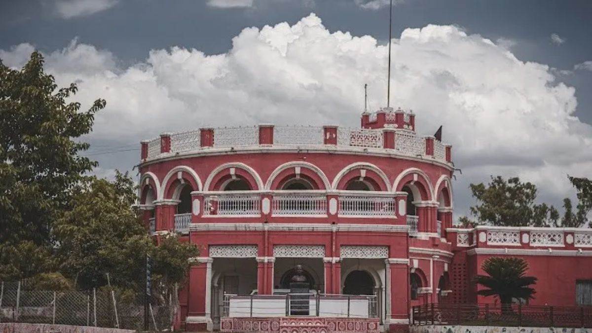 खैरागढ़ संगीत यूनिवर्सिटी की VC के खिलाफ सोशल मीडिया पोस्ट पर बवाल, विश्वविद्यालय का आरोप- बिना सबूत बदनाम करने की कोशिश