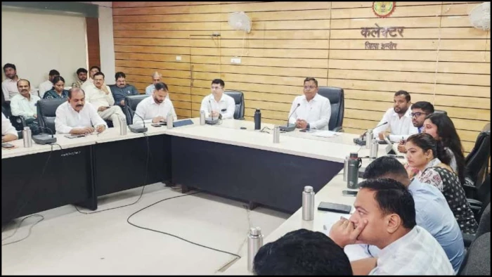 इंदौर में अवैध कॉलोनियों पर कसेगा शिकंजा, सरकारी जमीन से हटेगा कब्जा, कलेक्टर के निर्देश की अनदेखी पर कटेगा वेतन