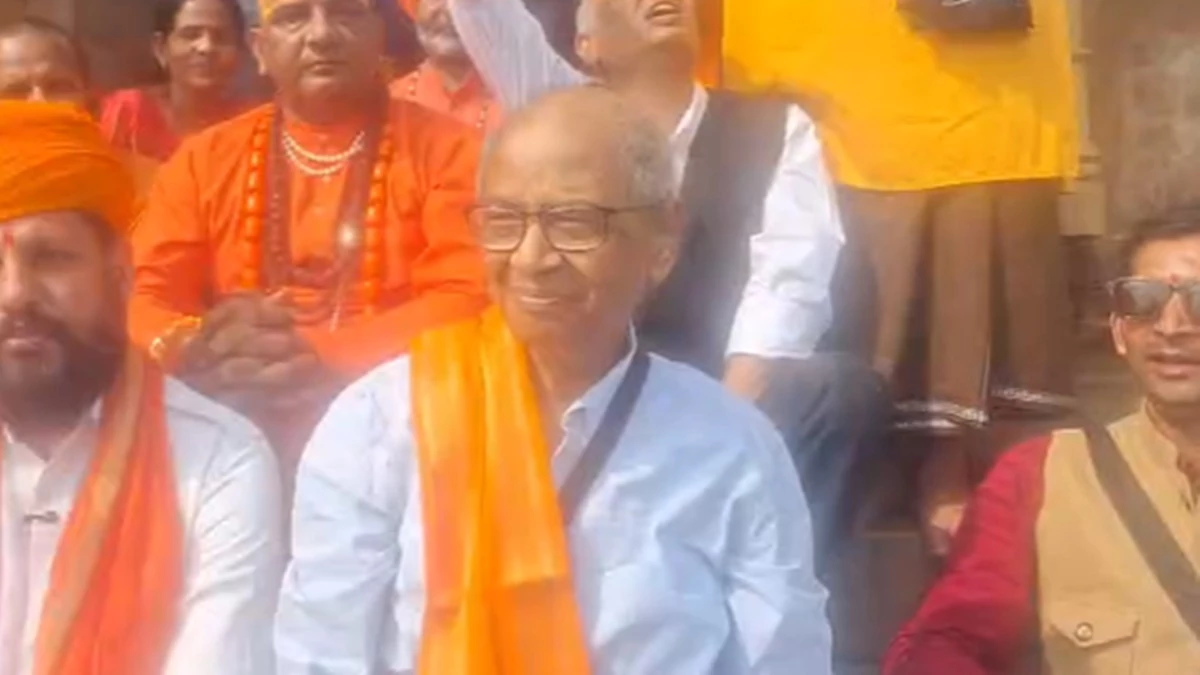 सुप्रीम कोर्ट में मुख्य न्यायाधीश की ओर जूता उछालने वाले वकील पहुंचे खजुराहो के विष्णु मंदिर, नई मूर्ति लगाने की मांग