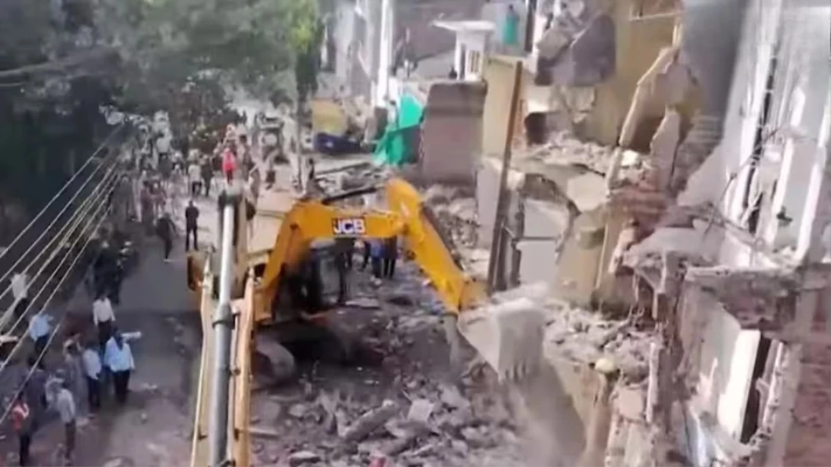 इंदौर में नगर निगम का कड़ा एक्शन, 140 मकानों पर चला बुलडोजर, जानें वजह