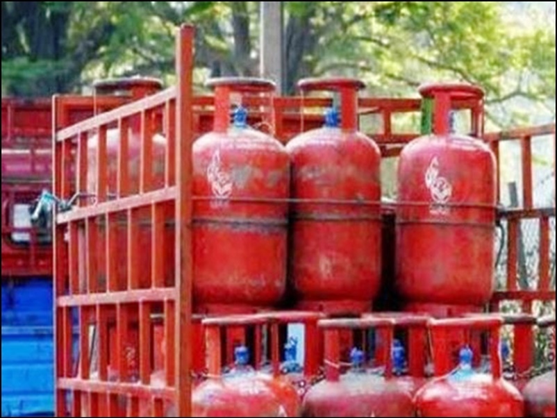 LPG customers Try To book a cylinder This Way And get a cashback of Rs 500 Check These Steps