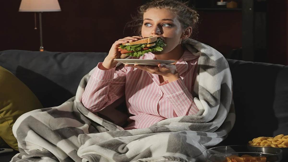 Eating Habits: देर रात खाने की है आदत तो रहें सतर्क, हो सकती है ये बीमारियां