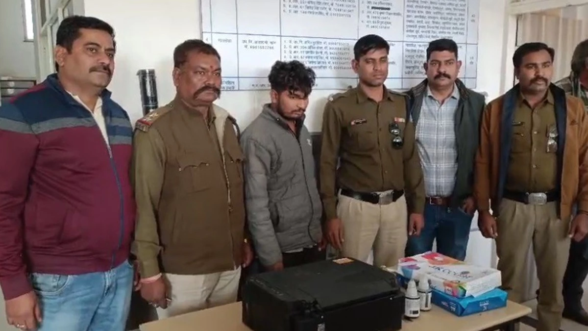 नीमच में नगर पालिका कर्मचारी निकला नकली नोटों का तस्कर, घर में छाप रहा था