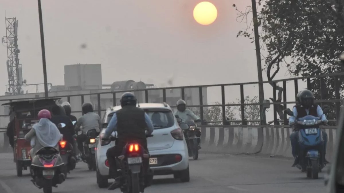 UP Weather Update: सावधान! यूपी में पड़ेगी कड़ाके की सर्दी, कोल्ड वेव का असर बढ़ा, IMD का नया अलर्ट