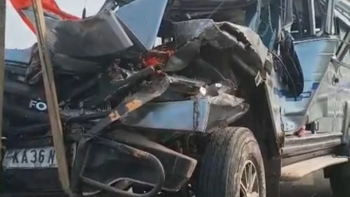 MP Road Accident: अयोध्या जा रहे श्रद्धालुओं की गाड़ी ट्रॉले में घुसी, तीन युवकों की मौत, 5 घायल
