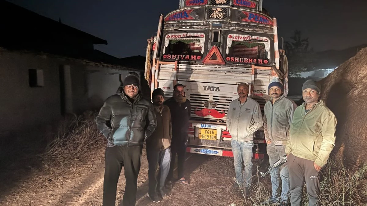 25 km पीछा कर पकड़ा गया धान से लदा ट्रक, UP से छत्तीसगढ़ ला रहे थे 750 बोरी