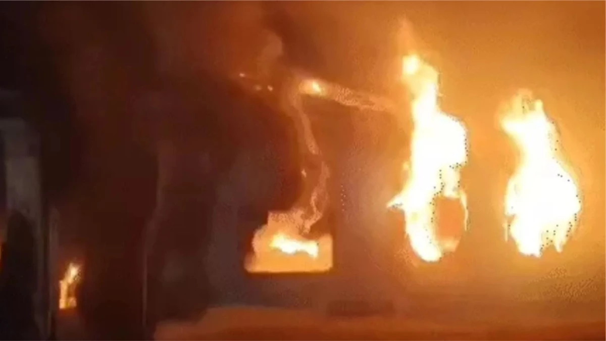 दिल्ली मेट्रो स्टाफ क्वार्टर में भीषण आग, एक बच्ची समेत परिवार के तीन सदस्यों की मौत