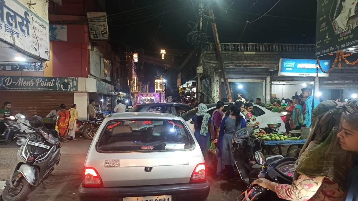 Bhopal News: बैरागढ़ की तीन प्रमुख सड़कों पर सब्जी व्यवसाइयों का कब्जा, दिन भर परेशान होते हैं वाहन चालक