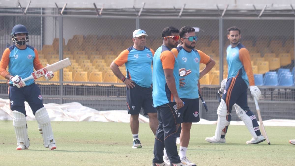 रणजी ट्राफी : इंदौर के होलकर स्टेडियम में आज मध्य प्रदेश और जम्मू-कश्मीर के बीच क्वार्टर फाइनल मैच