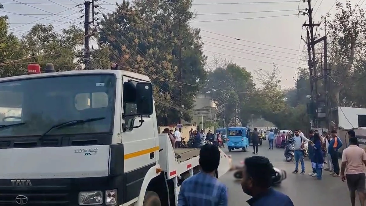 रायपुर में दर्दनाक सड़क हादसा : स्कूल जा रहे भाई-बहन को टो-गाड़ी ने कुचला, एक की मौके पर मौत