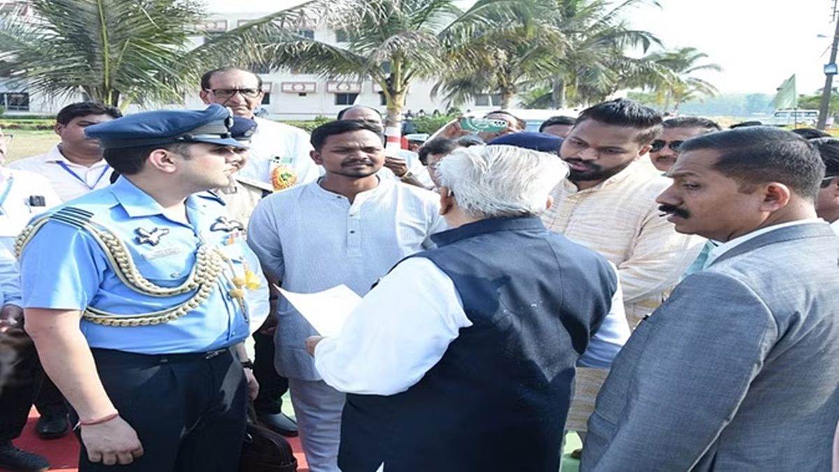Jagdalpur Information: जगदलपुर में राज्यपाल हरिचंदन से मिले एनएसयूआइ नेता, कालेजों की व्यवस्था सुधार करने सौंपा ज्ञापन