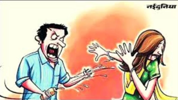 दहेज लोभी व्यापारी... पत्नी को बेरहमी से पीटा, फिर फेंका एसिड, मासूम बच्ची भी झुलसी
