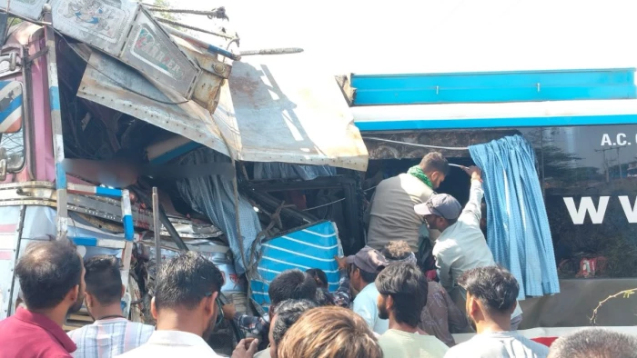 CG Road Accident: रायपुर-बिलासपुर NH 130 पर भीषण हादसा, बस-ट्रेलर की टक्कर में पांच की मौत; कई घायल