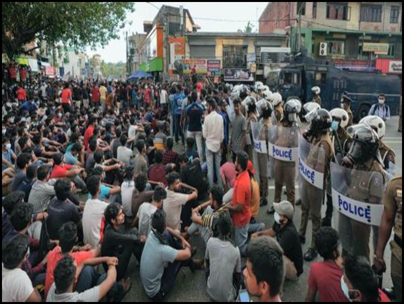 Sri Lanka Emergency LIVE विरोध के बाद श्रीलंका में 5 दिन बाद ही हटा दी