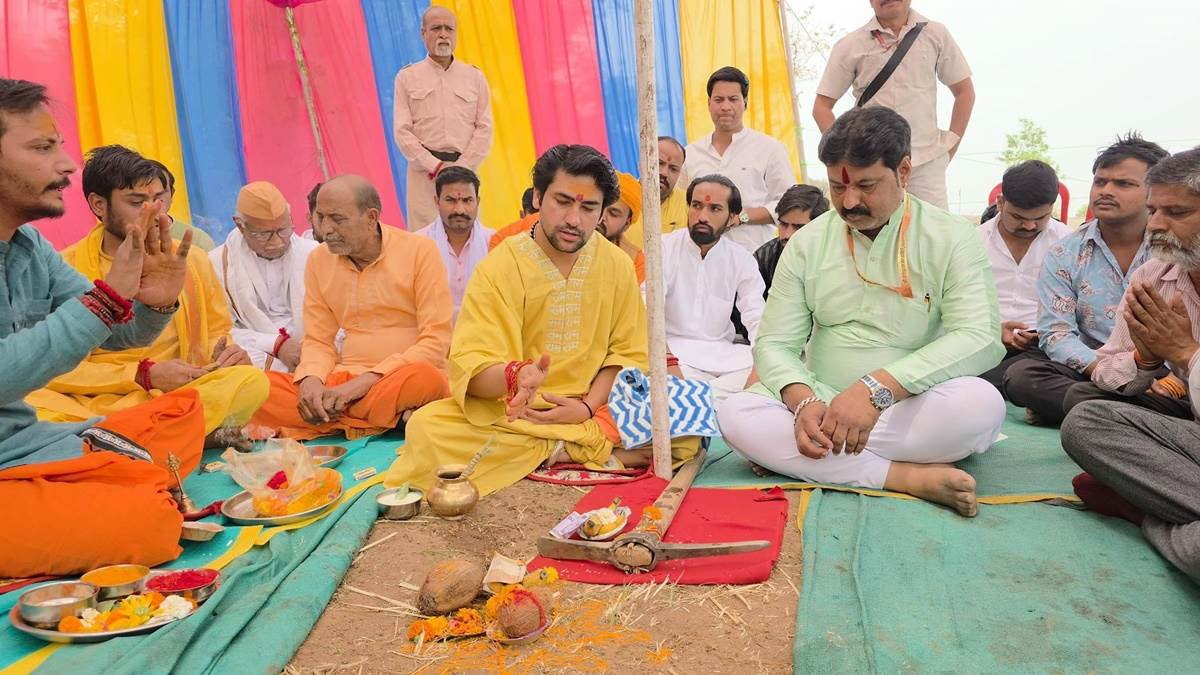 Bageshwar Dham Hindu Village: बागेश्वर धाम में 1000 परिवारों के लिए बन रहा हिंदू ग्राम