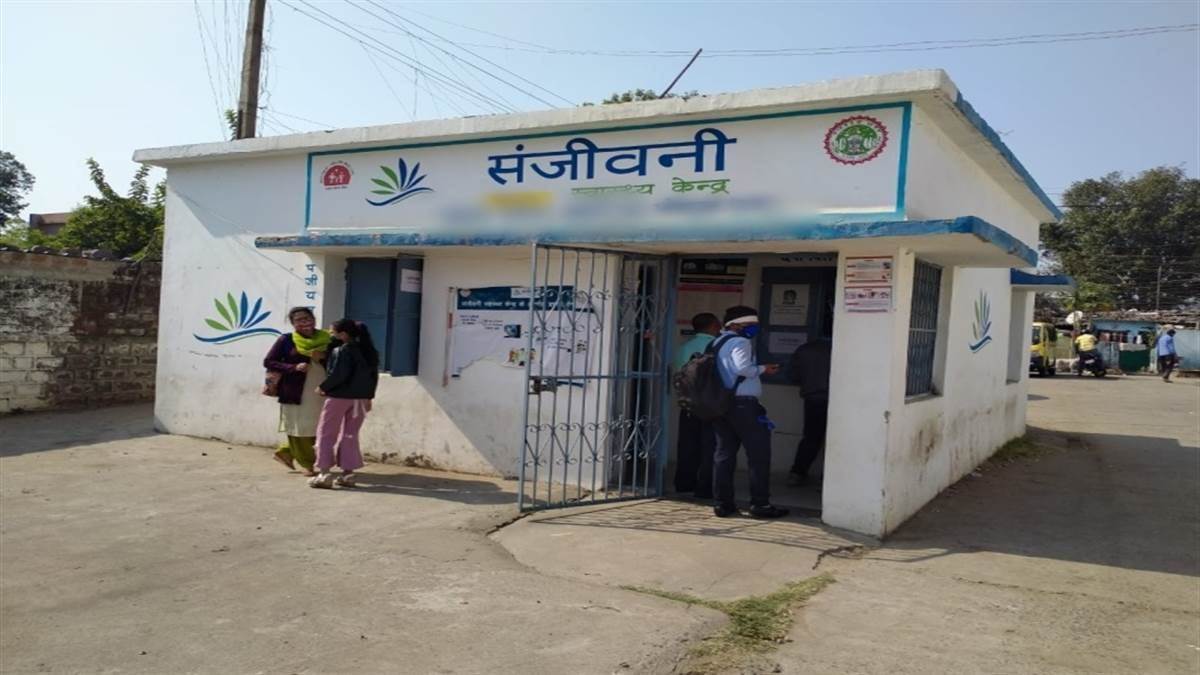 जबलपुर स्वास्थ्य विभाग में 'सफेद झूठ'... संजीवनी क्लीनिकों में बिना पुताई निकाल लिए लाखों; कागजों पर खरीदे कंप्यूटर, मौके पर मेज भी खाली