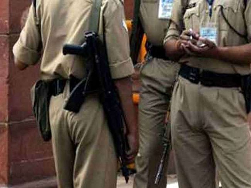 Jabalpur News: बिना मास्क पहने मोहल्ले में घूम रहा था कोरोना का मरीज, पुलिस ने घेराबंदी कर उसे दबोचा