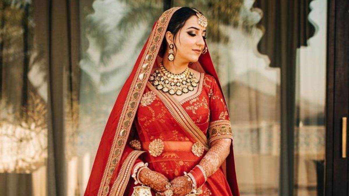 How do Choose Your Bridal Lehenga Colour According To Complexion? - Quora