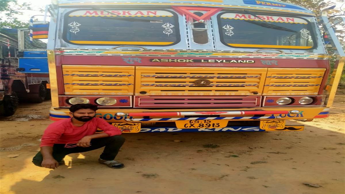 Ambikapur News : उदयपुर में लाखों का कबाड़ लोड दो ट्रक जब्त